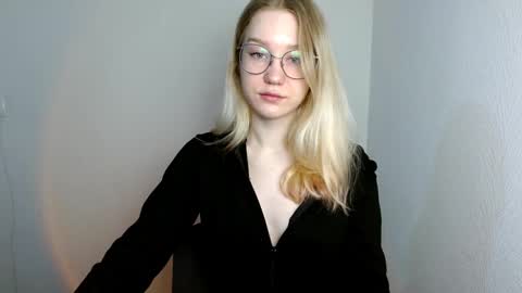 Snapshot of abbymoore__ chatting on March 12, 2025, 9:34 am Abby Lovense is active online show from March 12, 2025, 9:34 am