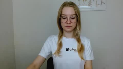 Snapshot of abbymoore__ chatting on September 26, 2025, 9:13 am Abby Lovense is active online show from September 26, 2025, 9:13 am