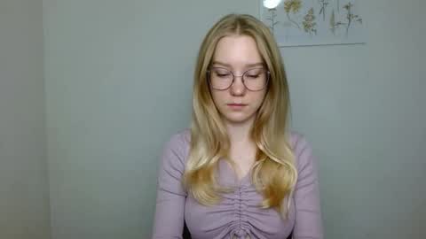 Snapshot of abbymoore__ chatting on September 27, 2025, 10:42 am Abby Lovense is active online show from September 27, 2025, 10:42 am