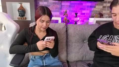 abella_as_ online show from October 1, 2025, 2:56 pm