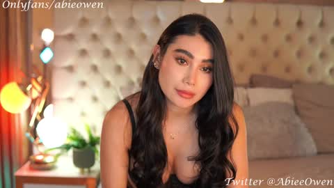 abie_owen online show from December 19, 2024, 3:18 am