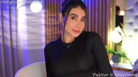 abie_owen online show from February 19, 2025, 9:14 pm