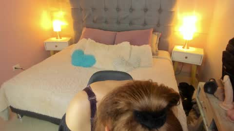 Abril 777 online show from March 28, 2026, 11:37 pm