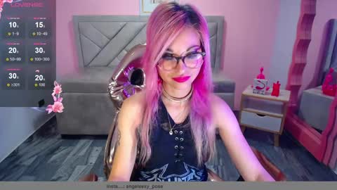 abril_ch_ online show from November 12, 2025, 10:48 am