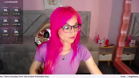 abril_ch_ online show from February 5, 2026, 12:21 pm