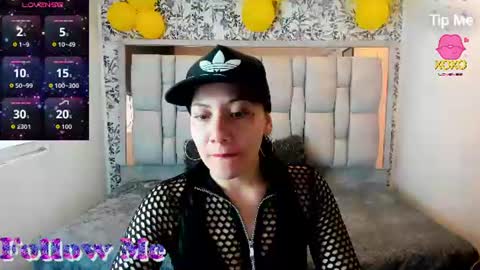 Abril Fox online show from June 22, 2026, 12:13 pm