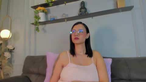 Abril jones online show from October 31, 2025, 8:37 am