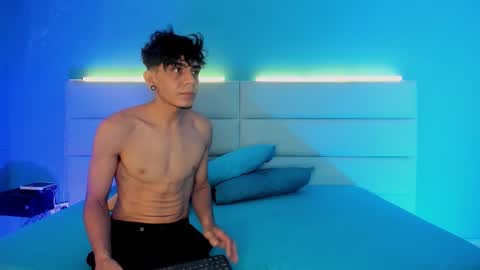 Abril and Julian online show from March 3, 2026, 11:38 am