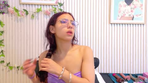 abrilmirren online show from March 23, 2026, 11:03 am