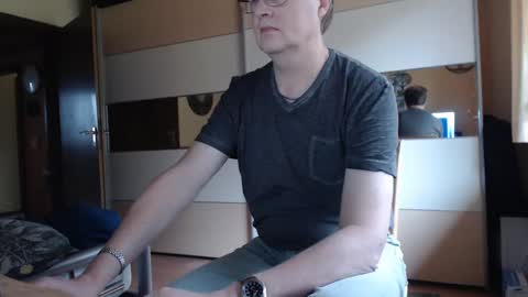 Snapshot of ach471 chatting on December 15, 2024, 9:03 am ach471 online show from December 15, 2024, 9:03 am