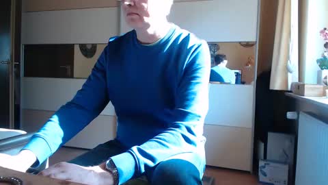 Snapshot of ach471 chatting on March 7, 2025, 12:23 pm ach471 online show from March 7, 2025, 12:23 pm