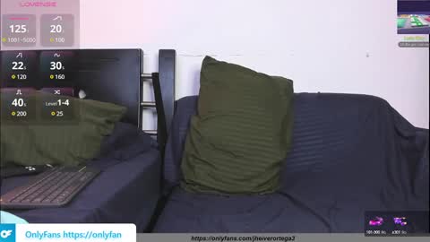 centric independent model   online show from March 10, 2025, 11:32 am