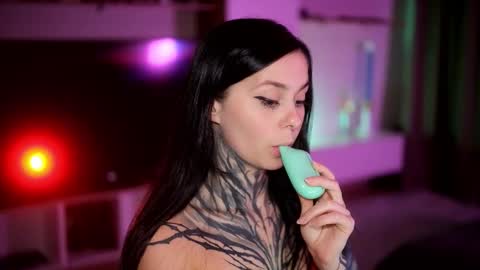 Snapshot of acid_pie chatting on September 19, 2025, 5:57 pm acid_pie online show from September 19, 2025, 5:57 pm