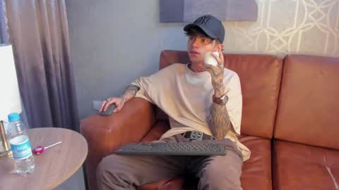 Acid Milo online show from December 10, 2024, 4:06 pm