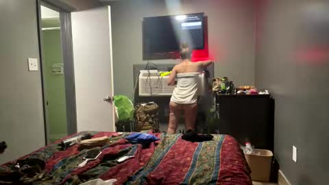 acouplesinners online show from October 28, 2025, 4:49 am