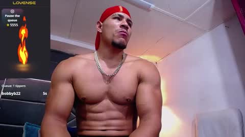 adam_fit19cm online show from November 6, 2025, 1:56 pm