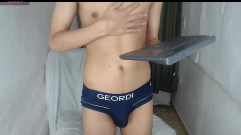 adam_sinclair online show from November 19, 2025, 5:57 pm