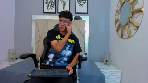 Adams Bobby online show from November 14, 2025, 11:42 am