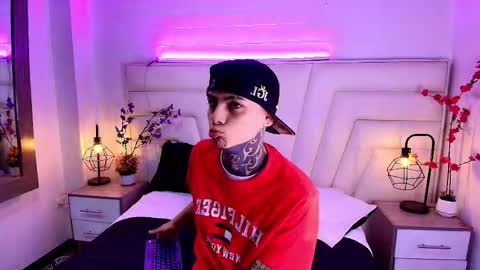 AdamsWalkerr  online show from February 11, 2026, 12:32 pm