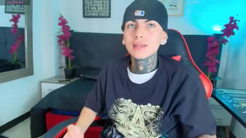 AdamsWalkerr  online show from February 26, 2026, 12:15 pm