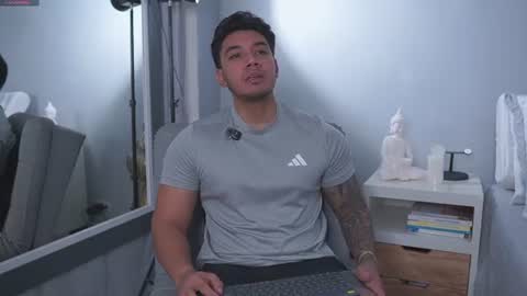 Snapshot of adan_johns chatting on June 16, 2026, 5:04 pm Adan Johns online show from June 16, 2026, 5:04 pm