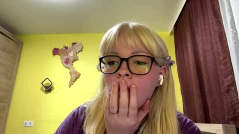 Snapshot of addieflamer chatting on June 7, 2026, 7:17 pm Lesly online show from June 7, 2026, 7:17 pm