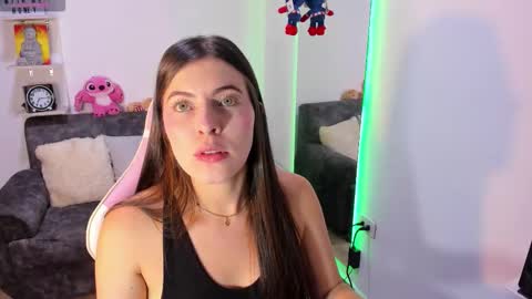 Snapshot of adela_parker chatting on October 3, 2025, 12:18 am Adela Parker online show from October 3, 2025, 12:18 am