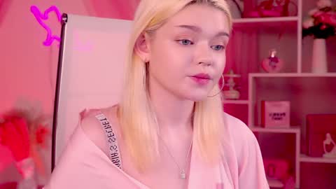 Snapshot of adelecartier chatting on June 6, 2026, 9:52 pm Adele 2200 -700 1000 UTCGMT 100 online show from June 6, 2026, 9:52 pm