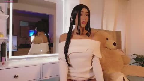 Isabellafirst online show from December 3, 2025, 8:40 pm