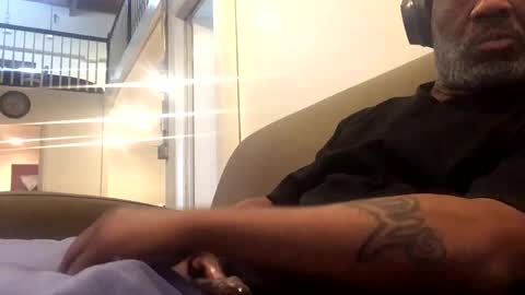 adick_ting online show from December 8, 2024, 8:15 pm