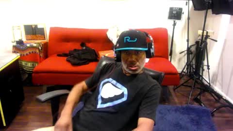 adick_ting online show from October 16, 2025, 3:57 pm