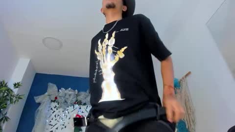 adonis_wb online show from December 14, 2025, 4:51 am