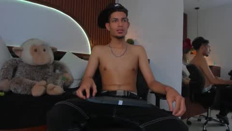 adonis_wb online show from December 14, 2025, 5:51 pm