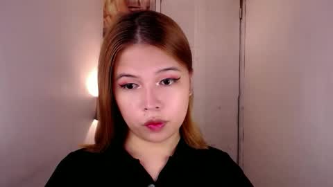 adorabletsforyouxx online show from October 27, 2025, 3:43 am