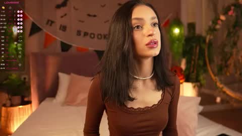 adoracortes online show from October 30, 2025, 5:09 am