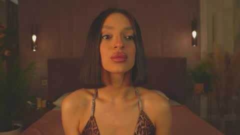 adoracortes online show from April 18, 2026, 5:11 am