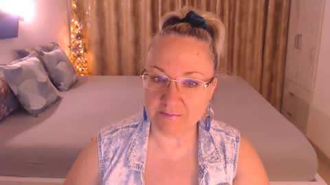 Cryna online show from March 19, 2026, 5:00 am