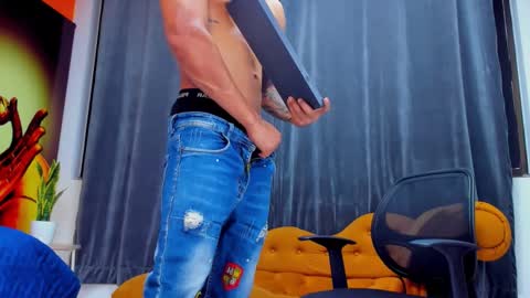   online show from November 26, 2025, 7:15 pm