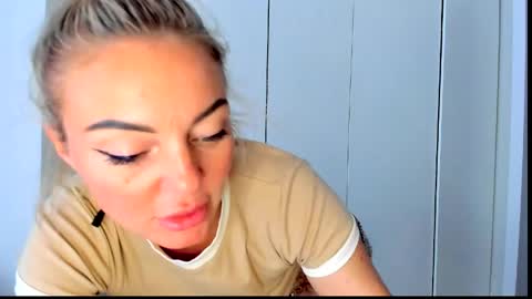 Adriana online show from June 6, 2026, 2:22 pm