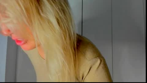 Adriana online show from June 7, 2026, 2:27 am