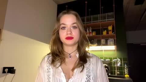 adrianaelizy online show from February 6, 2025, 11:48 pm