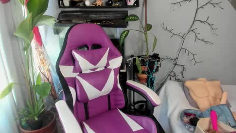 Adriana Paredes  online show from September 23, 2025, 2:09 pm