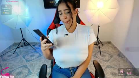 adrianax28 online show from April 23, 2026, 8:22 pm