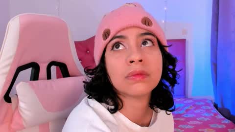 adrianny online show from September 22, 2025, 1:02 pm