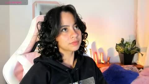 adrianny online show from October 31, 2025, 2:45 am