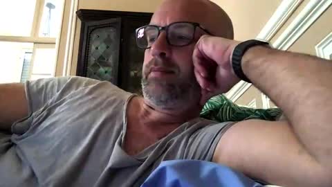 adrienfromparis online show from April 7, 2026, 10:15 am