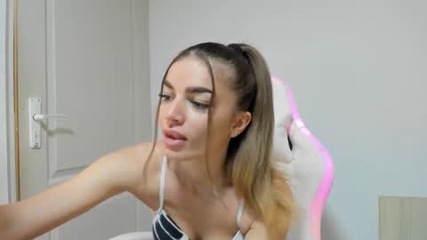 adventurina online show from November 23, 2025, 12:16 pm