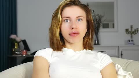 Aelia online show from October 10, 2025, 4:22 am