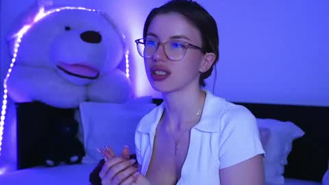 Snapshot of aelia_anara chatting on April 24, 2026, 5:37 pm Aelia online show from April 24, 2026, 5:37 pm