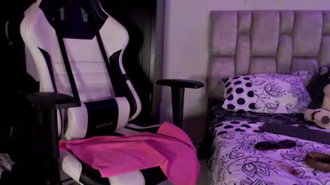 afrodita096 online show from February 5, 2025, 12:53 am